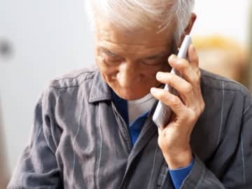 親の「ひとり暮らし」問題に直面する40代から切実な声…離れて暮らす親をどう見守る？ “人生の先輩”からのアドバイス続々