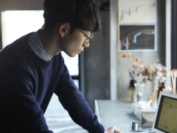 「これまでFXなどのハイリスクな投資が多かった」34歳男性が始めた月1万円のオルカン積立投資