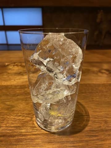 ロックアイスが最強！お酒やコーヒーが最高に美味しく飲める氷の使い方を紹介！