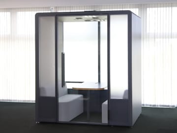 太陽光パネルのガラスを家具へ再利用　イトーキら3社