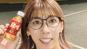 「少しスマートに？」霊長類最強・吉田沙保里、メガネ＆ニットの“知的美人”な近影に反響「可愛いな〜」