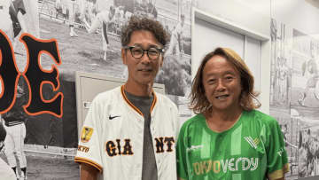 一瞬誰かと…“激やせ”元木大介、ユニフォーム姿の変貌ぶりに反響　北澤豪との2ショットに注目集まる