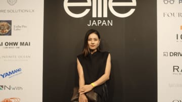 「カッコ良すぎません?!」28歳美人剣士、ファッションショーで見せた“全身黒ドレス”姿にファン絶賛