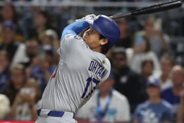 大谷翔平の爆速弾直後…中継が捉えた相棒の“ドン引き”　SNS爆笑「野球少年みたい」