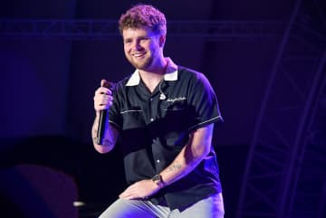 アレックス・ウォーレン、「Ordinary」が2025年の米ビルボード“Songs of the Summer”チャート首位に