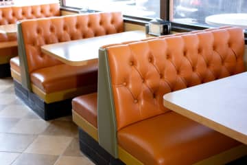 「会計はまだかよ！」新人店員を怒鳴りつける客 → 沈黙を破った、男性客の『一言』に拍手