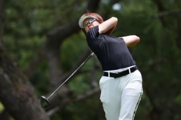 酒井千絵が単独首位発進　米41勝のカリー・ウェブは26位【国内女子シニア】