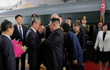 金正恩総書記の娘、初の国外公式訪問　なぜ北京に出向いたのか？