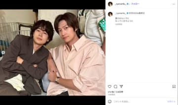 成田凌×ナ・イヌが見つめあう姿も“夏のおもいで”　『初恋DOGs』最終回オフショット