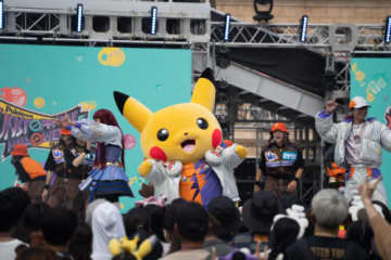 ポケモン×USJハロウィーンが“熱狂ダンスバトル”にリニューアル DJピカチュウ＆DJゲンガーも登場