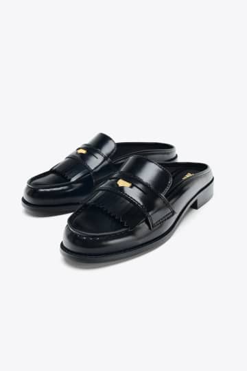【ZARA】手を使わずに脱ぎ履きできる「優秀ローファー」