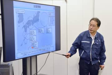 熱帯低気圧、台風に発達し九州へ　列島接近恐れ、大雨警戒を