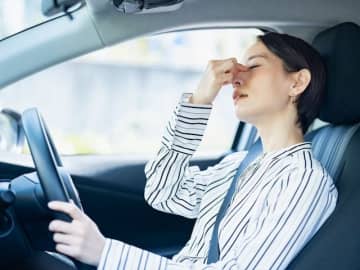夜に睡眠薬を飲んだら、翌朝の運転は危険？ 依存が少ない最新薬と利用の注意点【精神科医が解説】