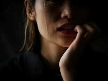不倫夫への憎しみが夫そっくりな息子にまで……。子どもを残して家を出た40歳女性の苦悩