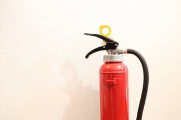 あなたは5つすべて見つけられる？消火器の「日頃の点検」間違え探しが難しいけど役に立つ