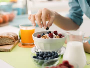 米の高騰で「ご飯」が減少、ヨーグルトなど「洋風」へシフト