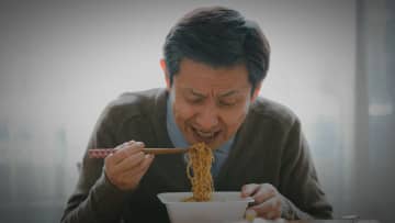 カップ麺で十分だよ…「元・年収1,200万円エリート」の63歳男性、失職から1年ですべてを失った理由