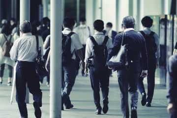 生産性は上がっているのに賃金は変わらない　日本経済だけが停滞を続けた真の理由とは？