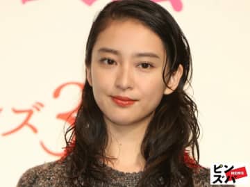 武井咲のヘルシー肌見せ秋コーデ投稿に夫TAKAHIROがユーモア溢れるコメント　結婚8周年でもラブラブ全開