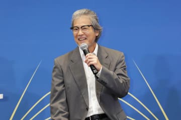 唐沢寿明、白髪まじりの長髪＆ひげの“冴えない男”姿で登場　強烈インパクト「別人です」