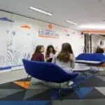 近畿大学国際学部　1年間の留学プログラムに1年生528人が順次出発