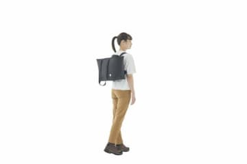肩掛け・背負いの “スムーズ変身” で荷運びラクチン＆氷点下パックも収まる、ロゴスのクーラーバッグ