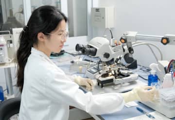 中国の2光子顕微鏡、脳深部のカラーイメージングを実現