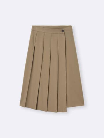 「それどこの？」って褒められそう♡【GU】大人が即こなれる！「高見えスカート」