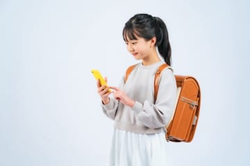 娘が自宅の固定電話で毎日のように「1時間以上」友達と長話しをしています。スマホのかけ放題プランにしたほうがお得でしょうか？ 月々の利用料が気になります…