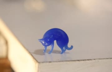 猫好き悶絶！「やんのかステップ」ポーズの猫ペンダントがSNSで話題沸騰