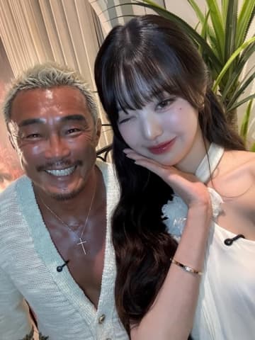 どういう組み合わせ？秋山成勲＆IVE・ウォニョン、異色の2SHOTに注目「美女とマッチョ」【PHOTO】