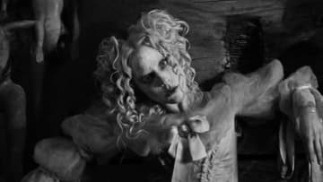 レディー・ガガ、ティム・バートンが手掛ける新曲「The Dead Dance」MV公開