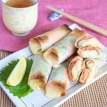 【揚げなくても超パリパリ！】「だまされたと思って食べてみて！」明太子とチーズで止まらない…天才的にウマい春巻きレシピ