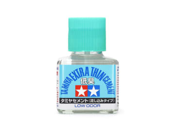 タミヤのプラモデル用接着剤「タミヤセメント (流し込みタイプ) 低臭」が10月11日ごろに発売