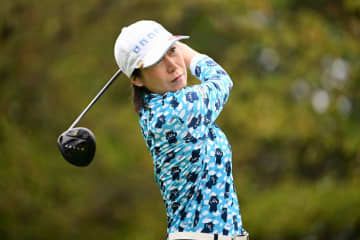 46歳の李知姫がデビュー戦Vへ首位浮上　カリー・ウェブは4位【国内女子シニア】