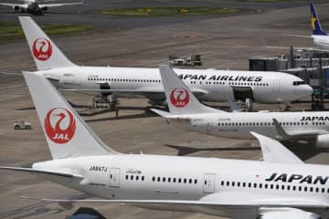 新千歳発羽田行きJAL機、あわや！左側エンジンにトラブル、右側だけで緊急着陸