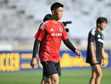 「速すぎて、止まっちゃいますね」E-１から生き残った日本代表GK、森保Jで“最もシュートが速い”選手に驚嘆！「海外でよりパワーアップしている」【現地発】