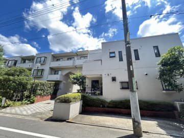 上用賀タウンホーム 3階｜「用賀」駅徒歩11分。「馬事公苑」・「砧公園」の緑を日常に。陽当たり・眺望良好。最上階角住戸