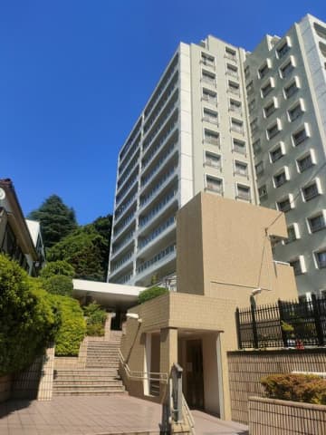 日商岩井音羽マンション 8階｜「護国寺」駅徒歩2分。緑と文化に囲まれた、音羽の暮らし。100㎡超、陽当たり・眺望良好な角住戸（和室あり）