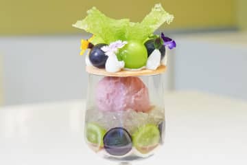 世界初「マルニ カフェ」がギンザシックスに、アサコ イワヤナギのフルーツパフェ＆ロゴ入りカプチーノ