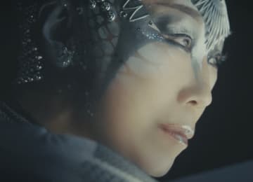 松任谷由実、アルバム『Wormhole』より新曲「DARK MOON」MVティザー映像公開　アルバムビジュアルも