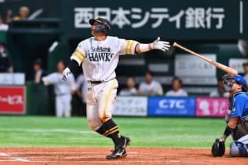 鷹・嶺井博希がプロ初「4番DH」で先発　発表に球場どよめき、先発・田嶋に“好相性”
