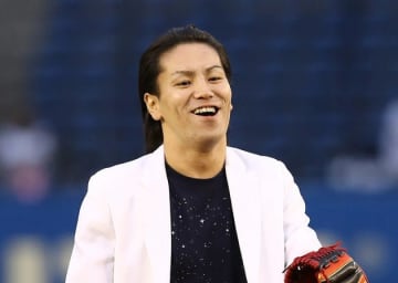 狩野英孝、宮城の名物お菓子を大絶賛「小魚を宝探しのように食べてた、懐かしい」