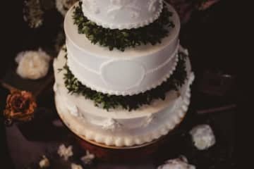 結婚式で夫のためにケーキを注文するも、“最悪な仕上がり”に→描かれた謎の生物に、購入者「お披露目はやめた」