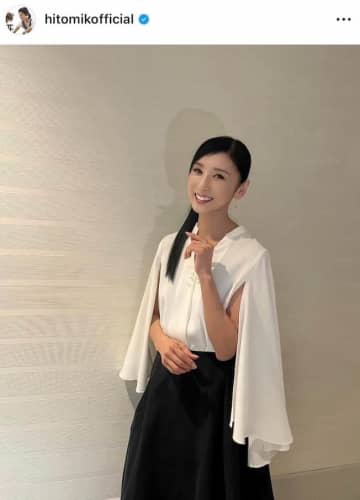 黒木瞳64歳、色気ダダ漏れ爽やかピンクワンピ姿　圧倒的な美しさに「めっちゃキレイ」「妖精のよう」
