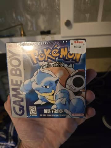 海外版『ポケモン青』を実家クローゼットから発掘したユーザー！しかもただの未開封品ではなかった