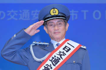 田中健が１日交通安全大使　ギターで弾き語りも披露「久しぶりに着る制服は身が引き締まる」