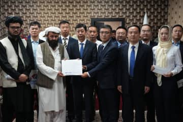 中国大使館、アフガニスタンに地震救援寄付金
