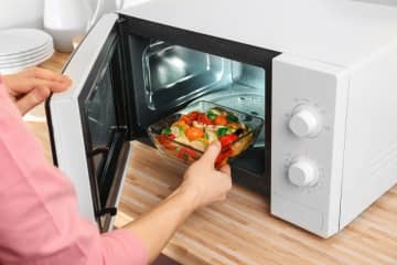 電子レンジの温めムラはなぜ起こる？10の原因と対策をわかりやすく解説