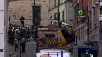 ケーブルカー脱線し17人死亡21人負傷…事故発生直後とみられる映像　観光名所“坂の街”で　ポルトガル・リスボン